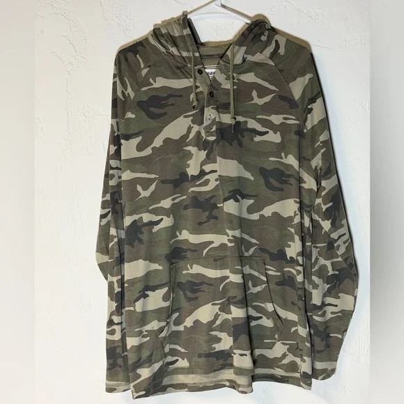 Camouflage Hoodie - Tee with front pocket - Picture 1 of 16